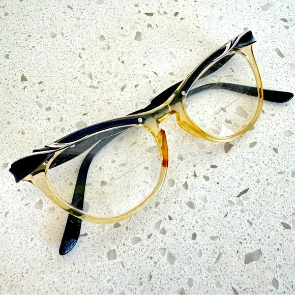 Vintage Black and Tan Women's Glasses - Picture 7 of 7